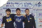 Gran labor de nadadores necochenses en competencia provincial, con un podio perfecto