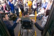 Rampas para la foto: el transporte público de Necochea sigue sin accesibilidad real