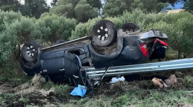 Volcó una camioneta en la Ruta 227: trasladaba a dos directoras de escuelas hacia Pieres