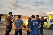 Video del incendio forestal en Quequén: 8 hectáreas afectadas y trabajo intenso de bomberos
