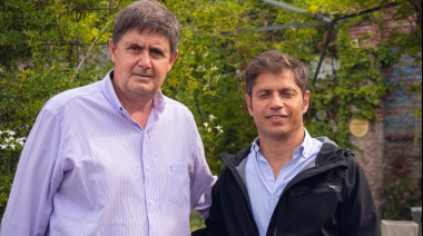 Kicillof llega a San Cayetano con un camión de residuos y 3 móviles policiales