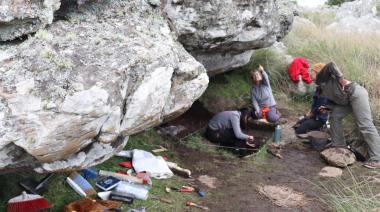 Excavaciones en las Sierras de Tandilia: nuevos hallazgos en un sitio arqueológico de 12.000 años de antigüedad