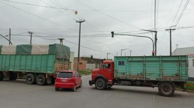 ACA en la mira: Los camiones hacia la planta están colapsando las calles de Quequén