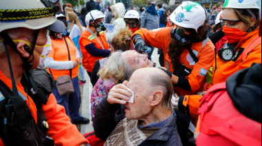 Brutal represión a jubilados frente al Congreso: Gas pimienta, heridos y detenidos en una marcha clave