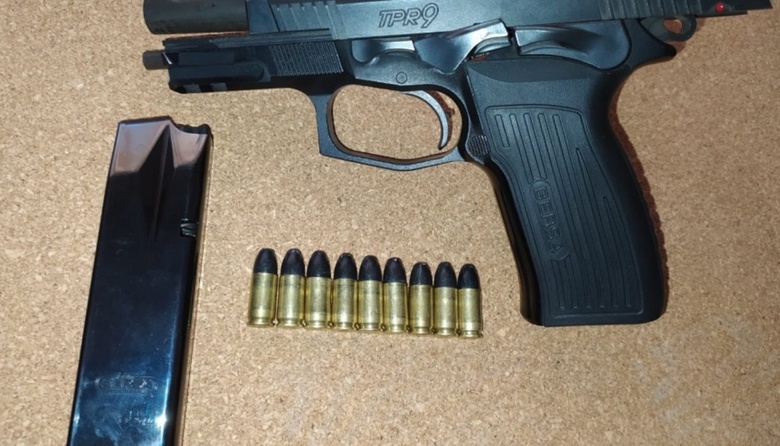San Cayetano: detienen a conductor con “arma de guerra” que traspasa chalecos antibalas