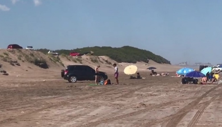 No hay tragedia que valga: continúan bajando 4x4 a las playas locales