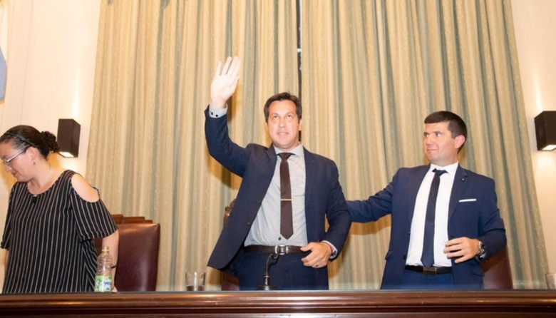 Asumió Rojas y propuso "achicar la planta política en casi un 60 por ciento"