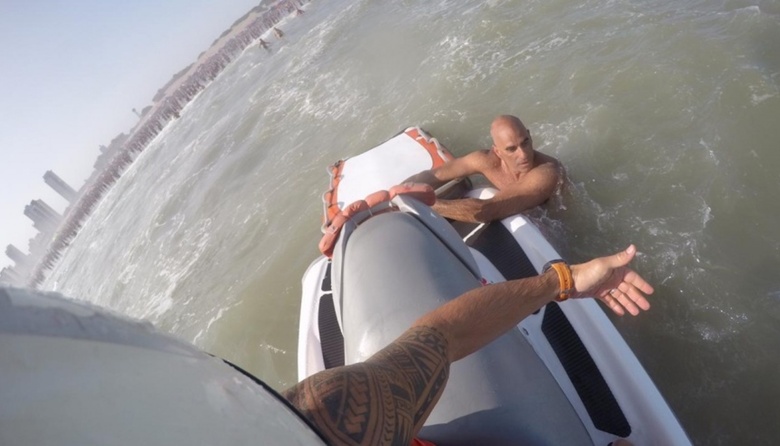 Temporada en Necochea: los videos de los impresionantes rescates en moto de agua