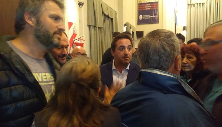 Tensión en el Concejo: se aprobó la fiscal impositiva y nace el cobro a vehículos en la playa