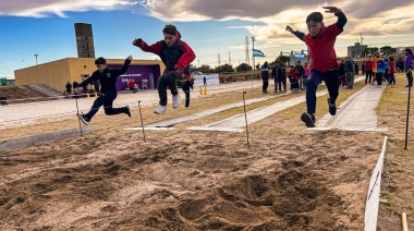 Se desarrollaron los juegos interescolares de atletismo con una multitud de jóvenes