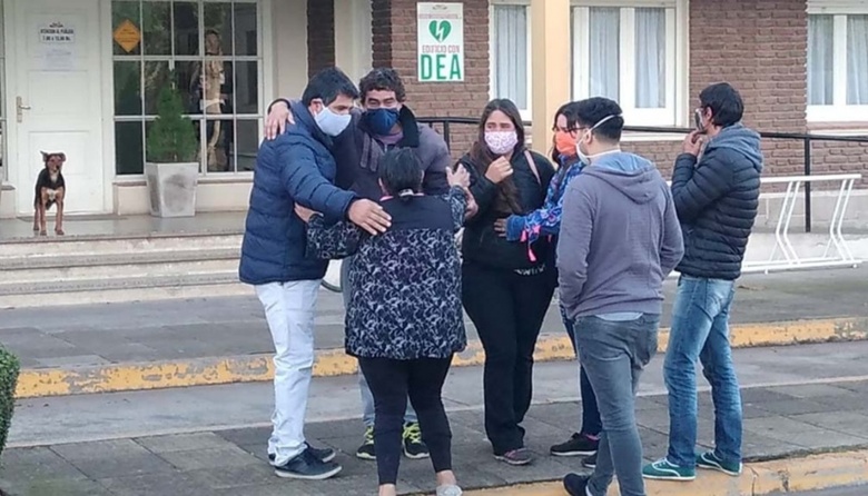 Habló la madre de la niña fallecida en San Cayetano: “Sin estar los resultados decidieron diagnosticarla de parasitosis”