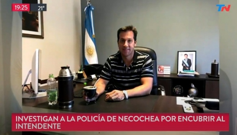Denuncian que Rojas rompió la cuarentena para comer un asado