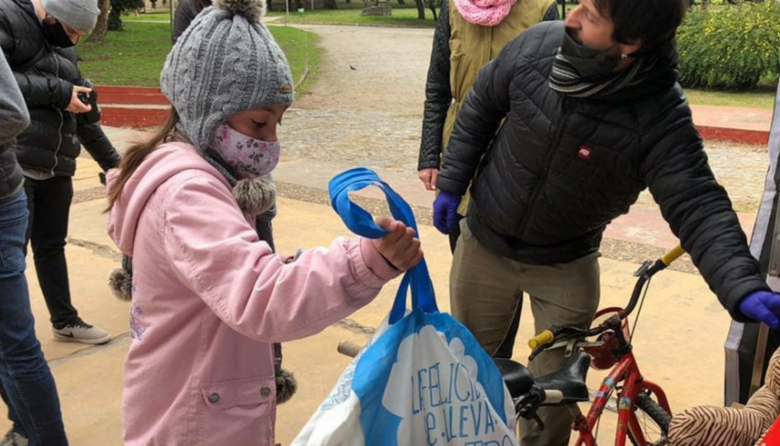 Hasta las 17hs podes acercar tu juguete para la donación a comedores y hogares locales