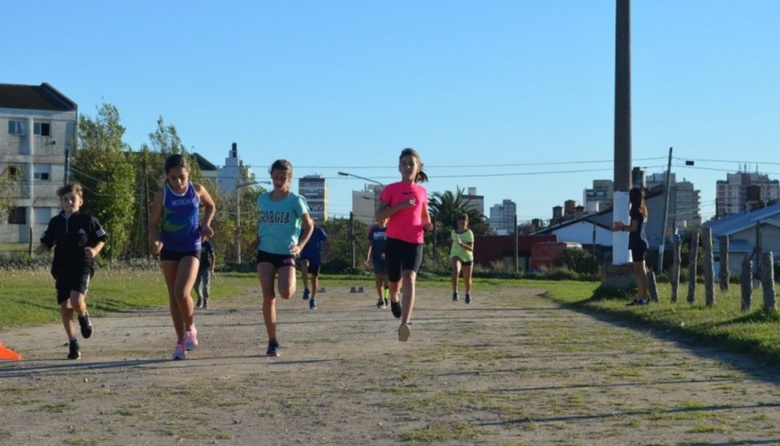 Semillero del deporte: la historia y el presente de la Escuela Municipal de Atletismo