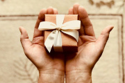 Menos regalos para mamá: las ventas por el Día de la Madre cayeron 3,5% en todo el país