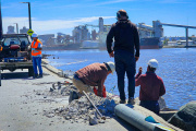 Puerto Quequén renueva la iluminación en la Escollera Sur para mejorar la seguridad operativa