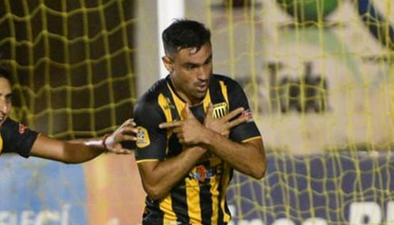 Cérica la rompió y anotó dos goles para un nuevo triunfo de Mitre