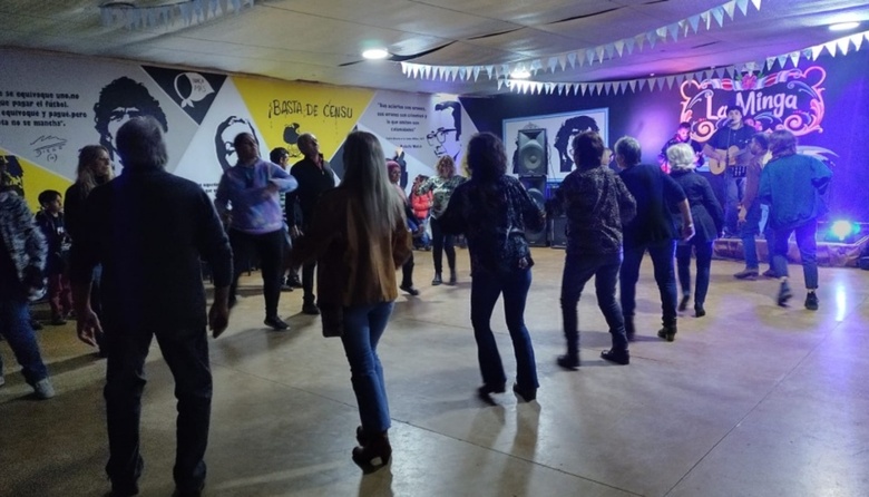 Festejo patrio y folklore en el espacio cultural "La Minga"