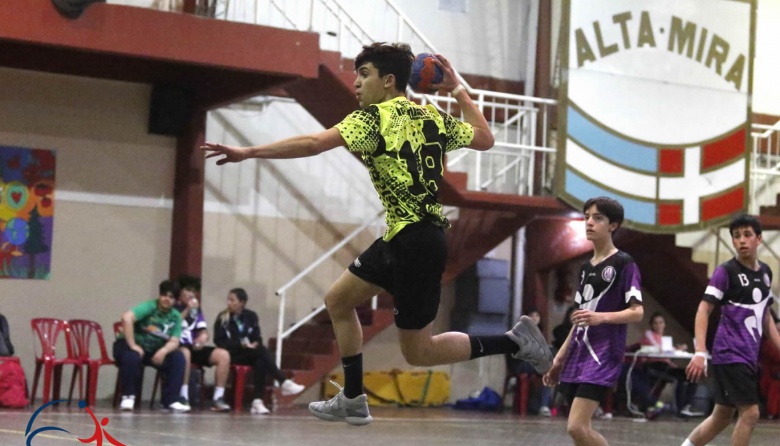 No todo es fútbol en Necochea: Duelos deportivos en Handball y Voley este domingo