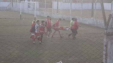 Un club neuquino denunció una feroz golpiza en un partido de fútbol en Quequén