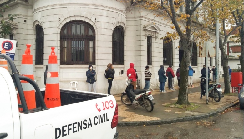 Trabajadores del correo deciden si aceptan el retiro voluntario: "Tenemos miedo e incertidumbre"