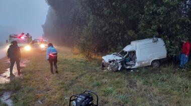 Choque frontal en la Ruta 228 deja a un hombre atrapado en su vehículo