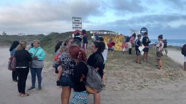 Bajo el lema “Costa Bonita abandonada y su naturaleza ultrajada”, residentes de Costa Bonita, realizaron una volanteada