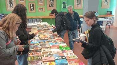 La Gran Suelta de Libros ya se vive en Necochea: elegí, colaborá y llevate una historia