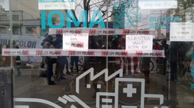 Acompañantes terapéuticos reclaman en Necochea y La Plata por descuentos y fallas en el nuevo sistema de IOMA