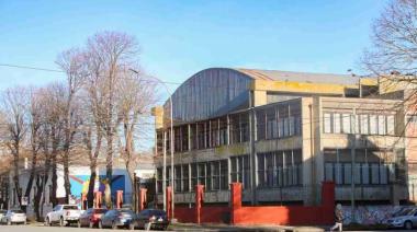 La Secundaria 7 de Necochea sin calefacción: Mientras esperan la obra estudiantes concurren con frazadas