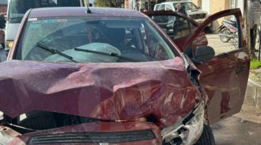 Choque múltiple en Necochea: Tres autos involucrados en una colisión en el centro de la ciudad