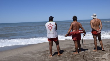 Al igual que en Necochea, comienza el servicio de Guardavidas en San Cayetano este 15 de noviembre