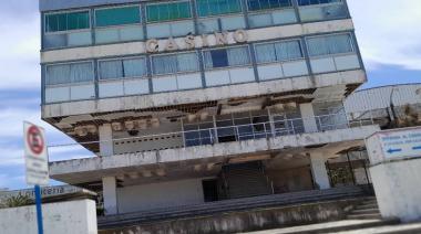 La bola de la temporada se tirará el jueves 16: el Casino de Necochea arranca entre promesas políticas y un edificio en ruinas