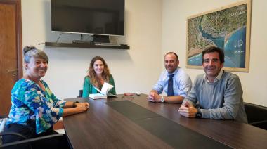 Jimena López junto a organizadores del evento deportivo Lexcup