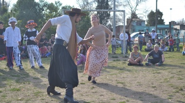 Festejo de la niñez a puro sol en la Unidad Barrial Los Álamos