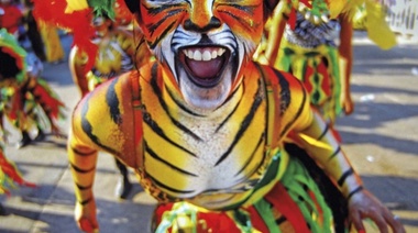 Carnaval en “El San Martín” impulsado por la bailarina Atta Larluz