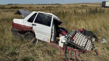 Dos muertos tras un choque entre un auto y un camión en la Ruta 85