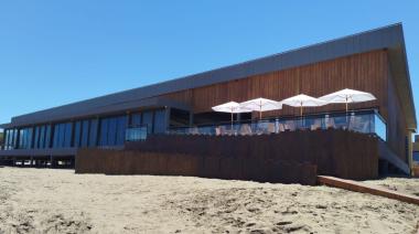 ¿Desarrollo o despojo? El Balneario Neptuno no abrió todavía y ya cosecha denuncias por su ocupación de la playa pública