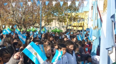 Emocionante promesa a la Bandera de más de 1.000 alumnos