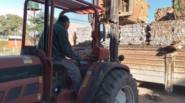 San Cayetano entregó material reciclable que serán reutilizados para niños