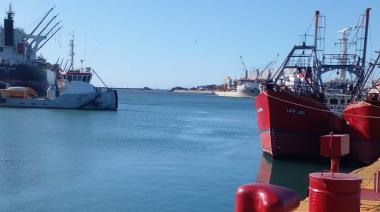 El Júpiter y otros cinco buques pesqueros llegaron a Puerto Quequén
