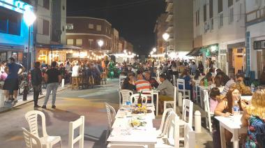 Arte callejero en temporada: Piden la bajada de luz y poder tener un corredor cultural más amplio