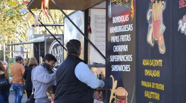 Convocatoria a food trucks para la Expo Car Show en la Plaza Dardo Rocha
