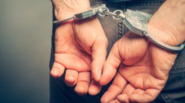 Condenan a un carnicero en Necochea por abusar de su hijastra: Ocho años de prisión