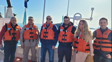 Desde el mar funcionarios Bonaerenses conocieron la nueva Torre de Baliza