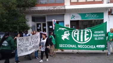 Trabajadores marcharon contra los despidos en el CDR de Necochea