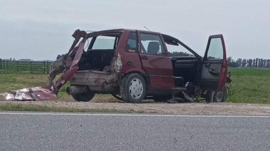 Fuerte accidente entre un auto y un camión en la rotonda de Energía