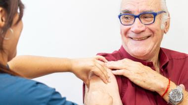 La campaña de vacunación antigripal 2025 ya está disponible para quienes tengan cobertura de PAMI