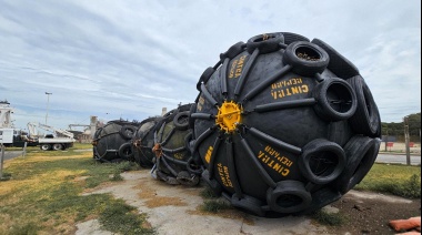 Puerto Quequén renueva sus defensas neumáticas para garantizar la seguridad operativa