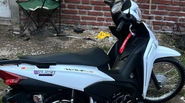 Un repartidor de Grido fue atacado con machete y arma de fuego: le robaron la moto